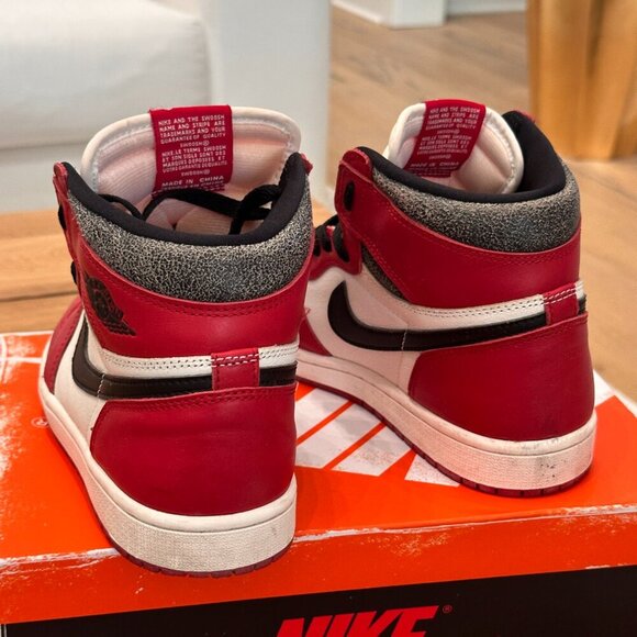 2022 Air Jordan 1 Retro High OG 'Chicago Lost & Found' 7.5 US - Picture 8 of 11